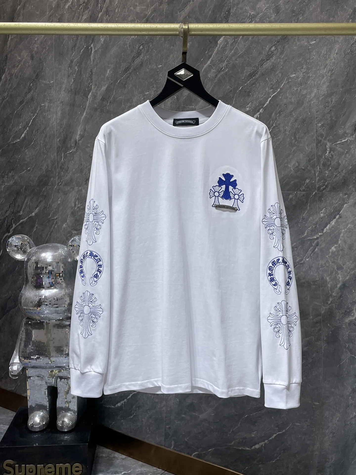 P180 Chrome Hearts🍁Long T Series🍁 Available simultaneously at counters❤️Fully upgraded fabrics! ! Crow Sanskrit letters blue cross arm horseshoe embroidered long-sleeved T. Re-engraved version 1:1 high weight original fabric 🌈Recommended colors: black white 🌈 Size: S, M, L, XL
